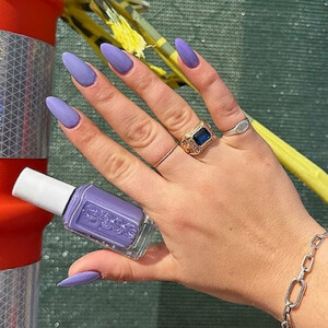 Essie Expressie 4