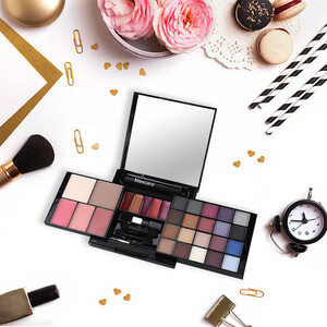 MYA SQUARE MAKE-UP 3